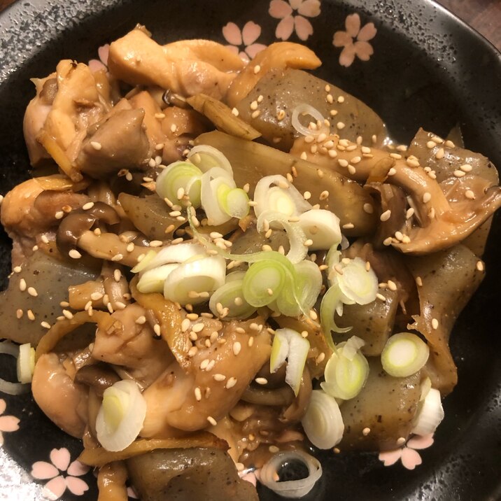 ごぼうとこんにゃく鶏肉の味噌煮。No.826